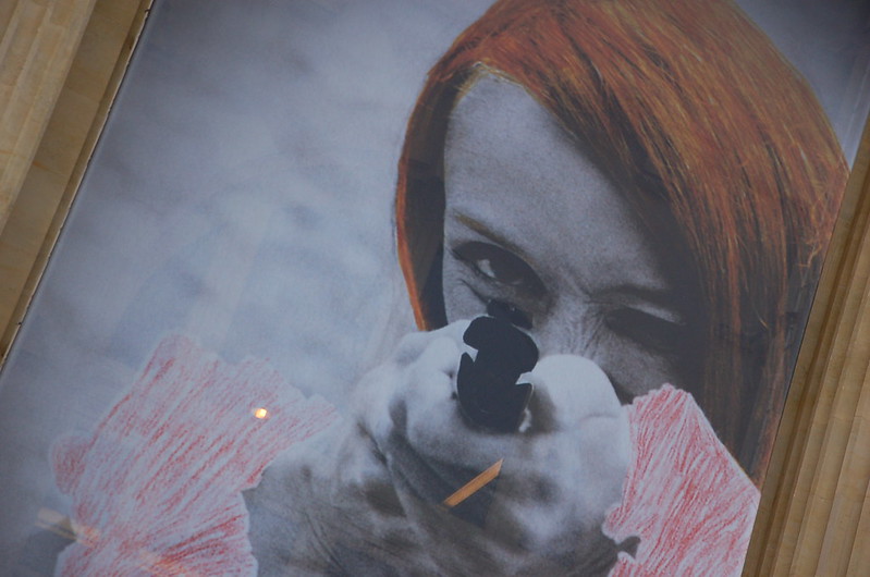 Niki De Saint Phalle, Serija "Pucnji", umetnica nišani u kameru