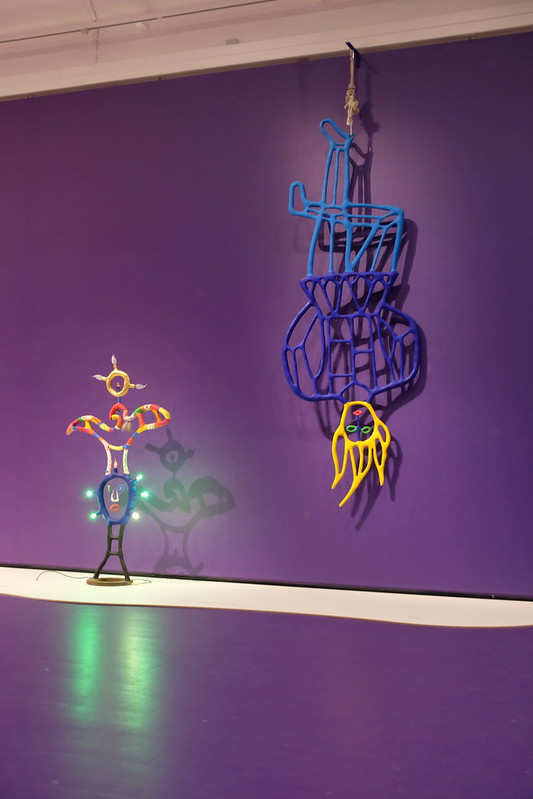 Niki de Saint Phalle, Skinnies,dve linijske skulpture Mršavi