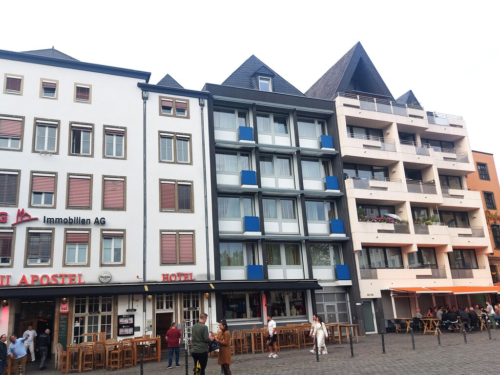 Keln, klasični krovovi na modernim objektima