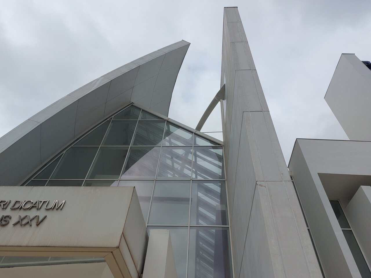 Savremena katolička crkva Ričard Mejer