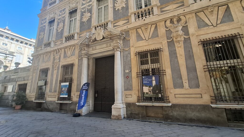 Palazzo Lomelini, Via Garibaldi