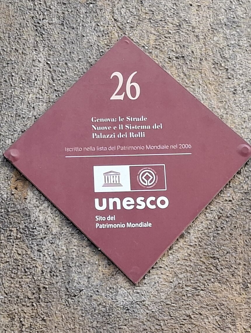 Natpis na zgadi pod zaštitom UNESCO, Djenova